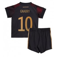 Njemačka Serge Gnabry #10 Gostujuci Dres za djecu SP 2022 Kratak Rukav (+ Kratke hlače)